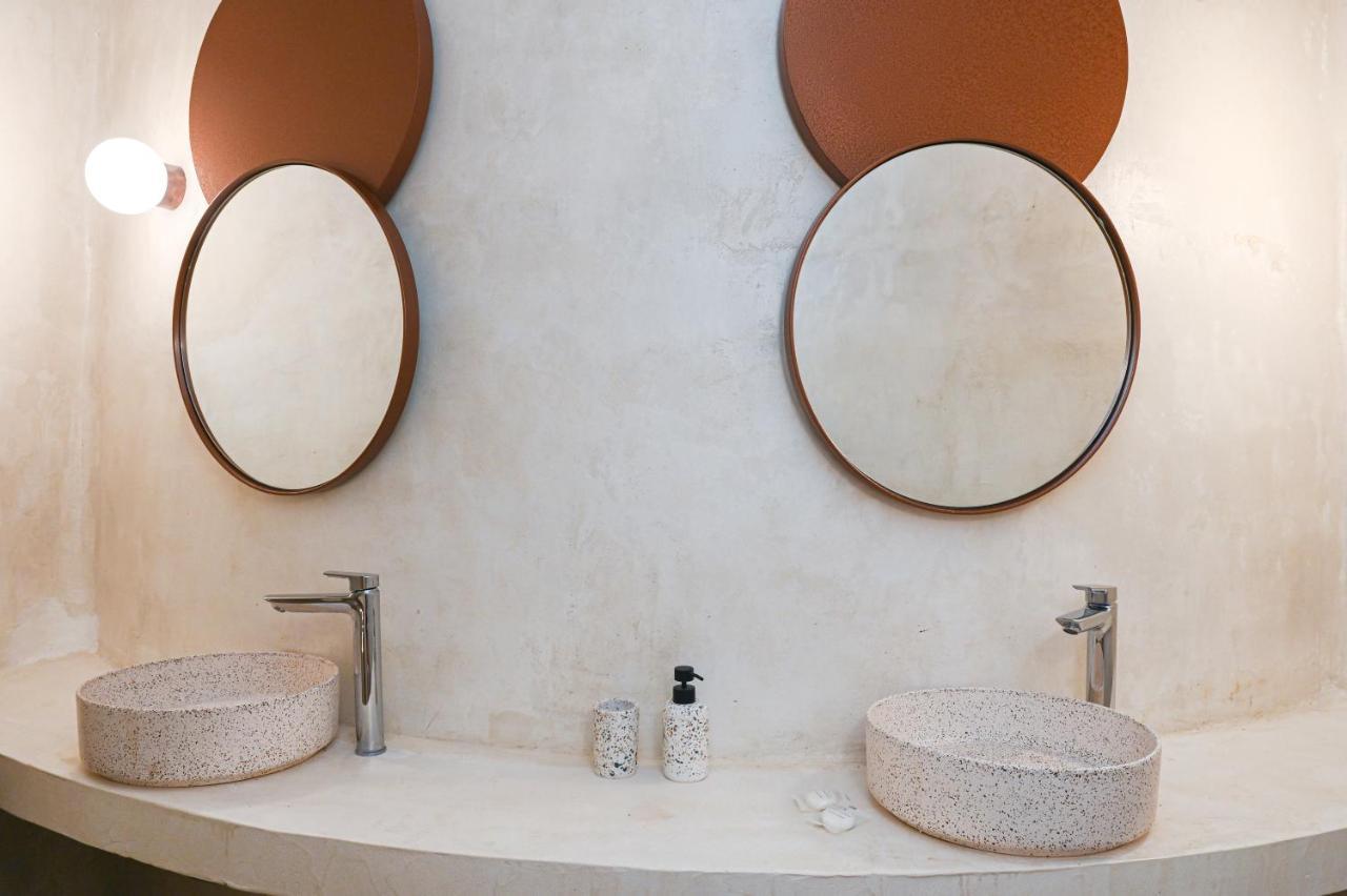 Naos Suites Vothon ภายนอก รูปภาพ